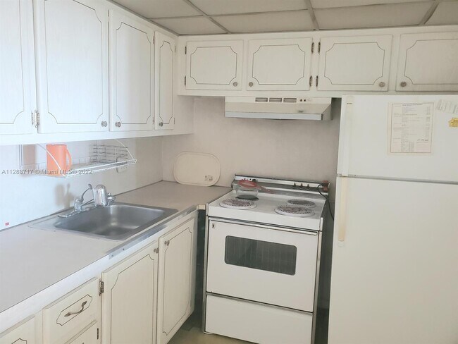 Building Photo - 166 Easthampton G