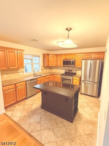 Foto del edificio - 105 Fairchild Ave