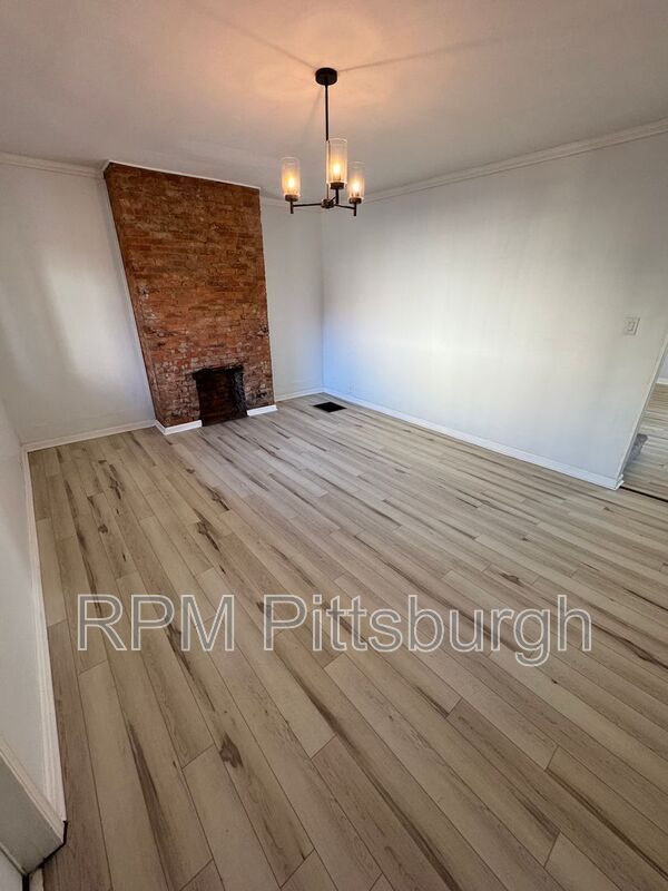 Building Photo - 210 18th St