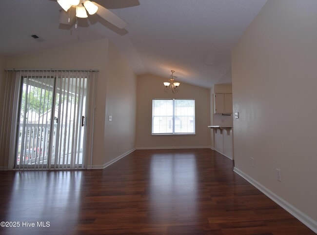 Building Photo - 2940 Mulberry Ln