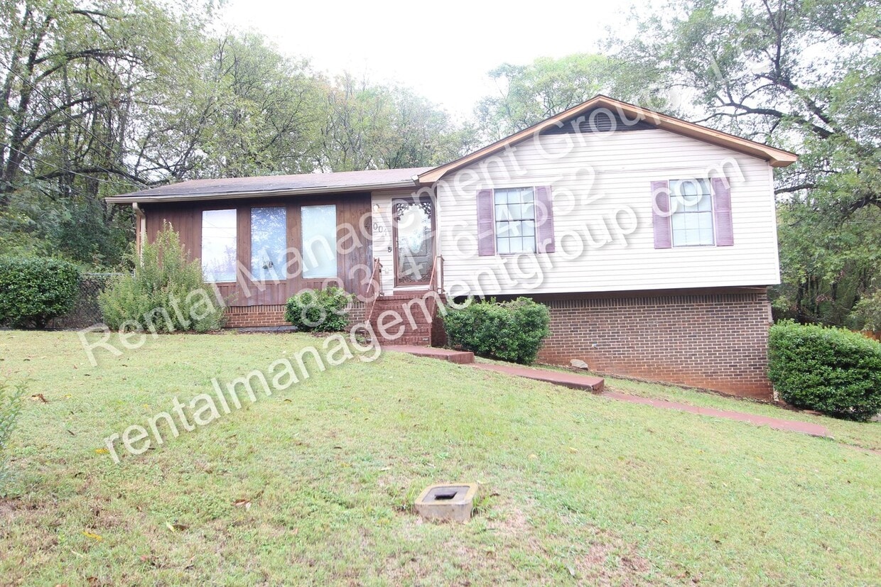 Primary Photo - New On The Market! 3BR 2BA + Lower Level D...