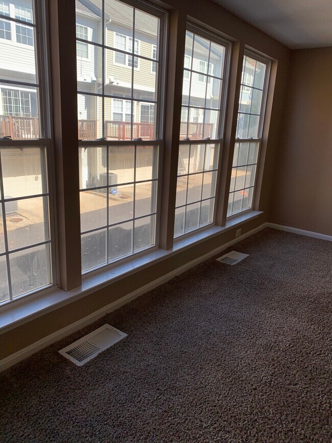 Foto del edificio - 4083 Fountainside Ln