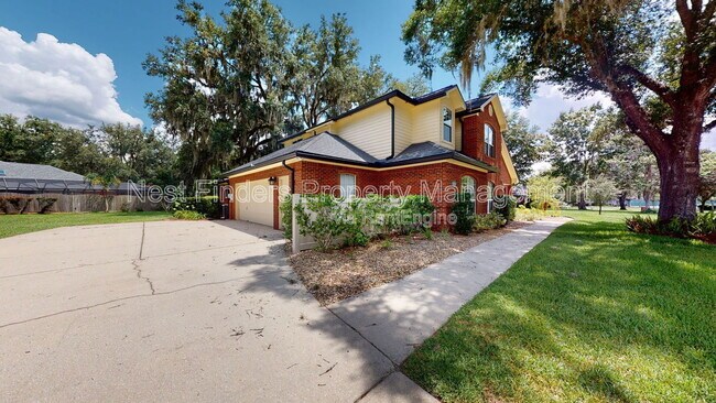 Building Photo - 11881 Honey Locust Dr