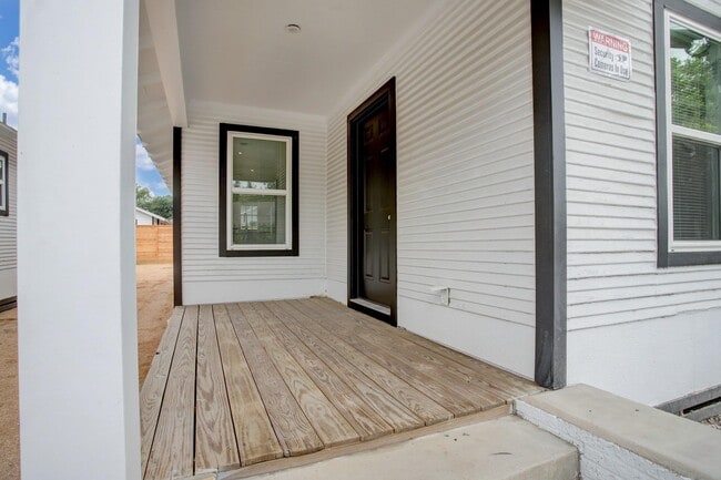 Foto del edificio - 6109 N Main St