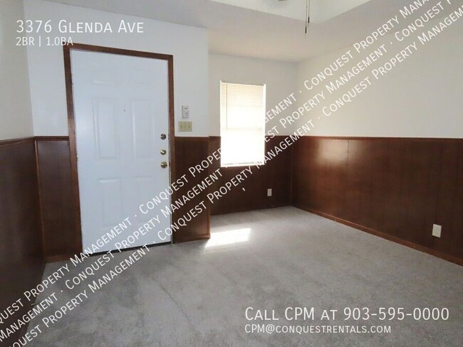 Building Photo - Water Paid! Cozy 2 Bedroom Duplex w/Fenced...