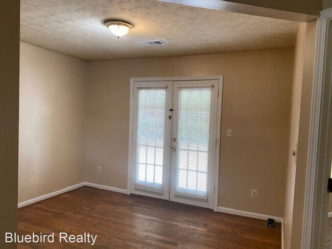 Building Photo - 2 br, 1 bath House - 130 N. Main Dr.
