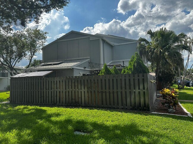 Foto del edificio - 13290 NW 7th St
