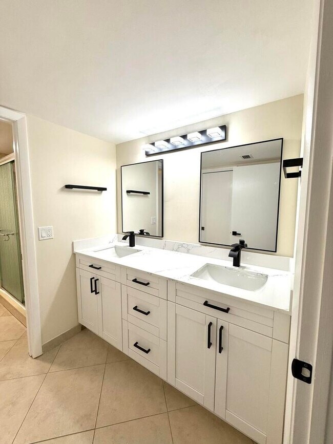 Foto del edificio - 6649 Somerset Dr