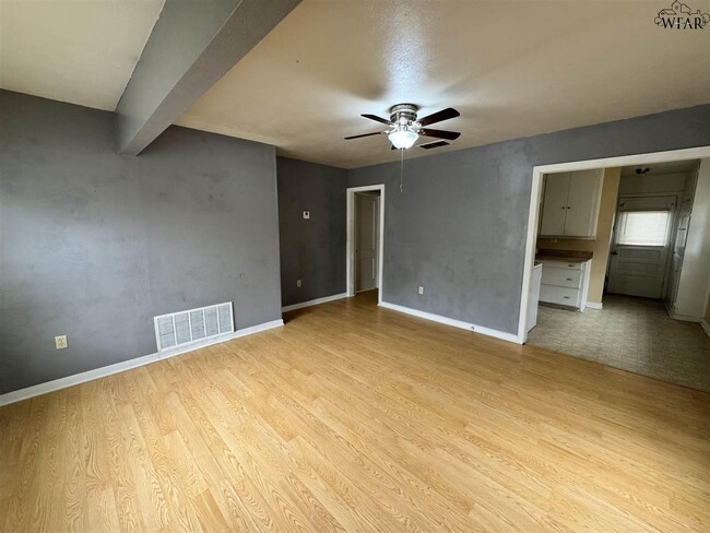 Building Photo - 2841 Featherston Ave
