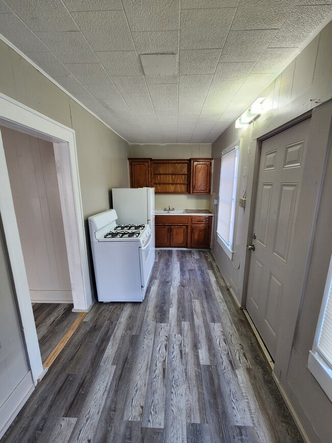 Building Photo - 426 W 15th St