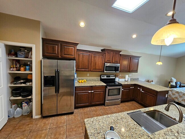 Foto del edificio - Spacious Golf Course Area Home with 4 Bedr...