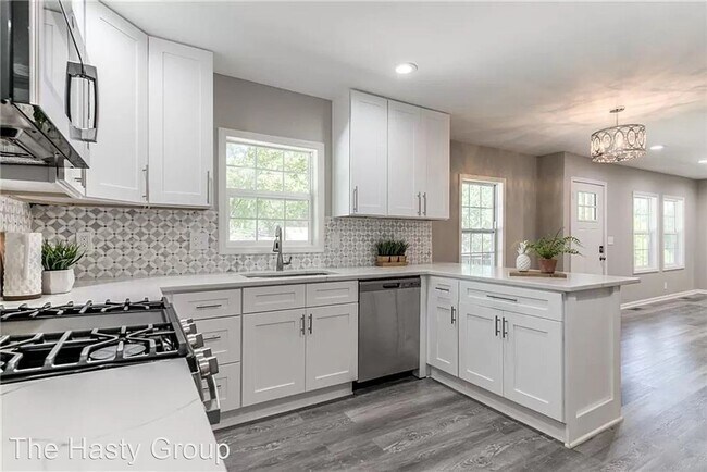 Building Photo - 3 br, 2 bath House - 629 W 88th Terrace