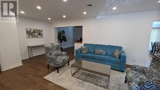 Building Photo - 93 Perivale Crescent