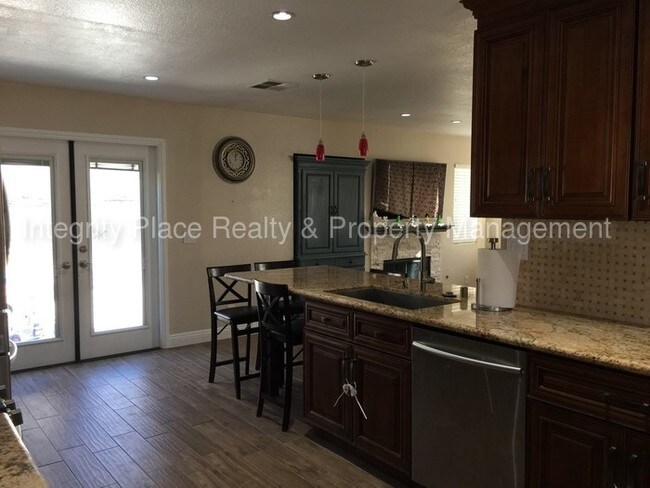 Building Photo - Parkside Green Gated Community