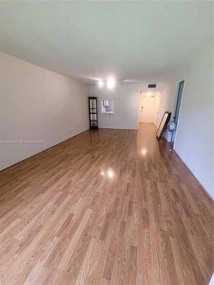 Foto del edificio - 950 Hillcrest Dr
