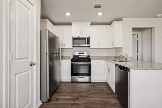 Building Photo - 10430 Red Cardinal Dr