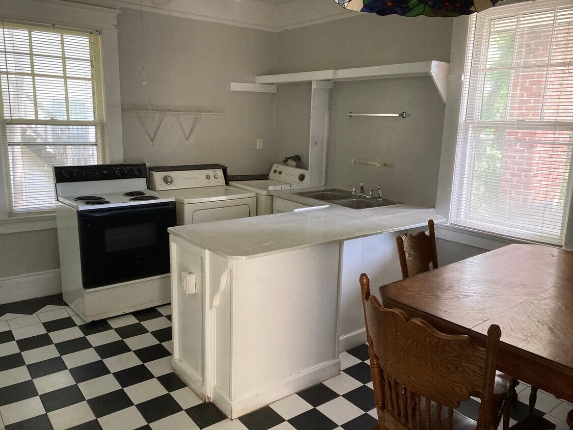 Foto principal - 1Bedroom/ 1 Bath Apartment on Fourth St.