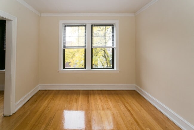 Foto del edificio - 1455 W Byron St