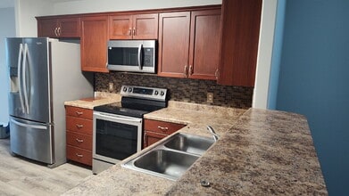 Building Photo - 166 Lakepointe Dr