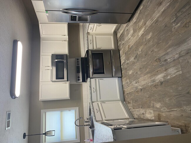 Foto del edificio - 129 Dickinson Dr