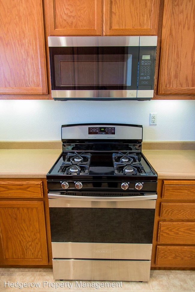 Building Photo - 1195 La Homa Dr