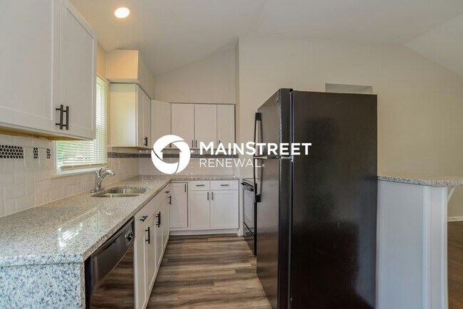 Foto del edificio - 4 Bedroom Pet-Friendly Home in INDEPENDENC...