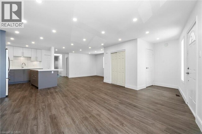 Photo du bâtiment - 1498 Paddington Ct