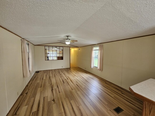 Building Photo - 17 Sunnyfield Dr