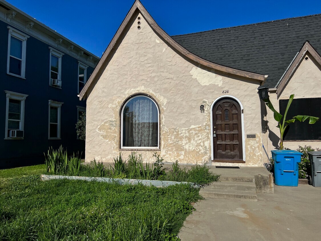 Primary Photo - 828 H St