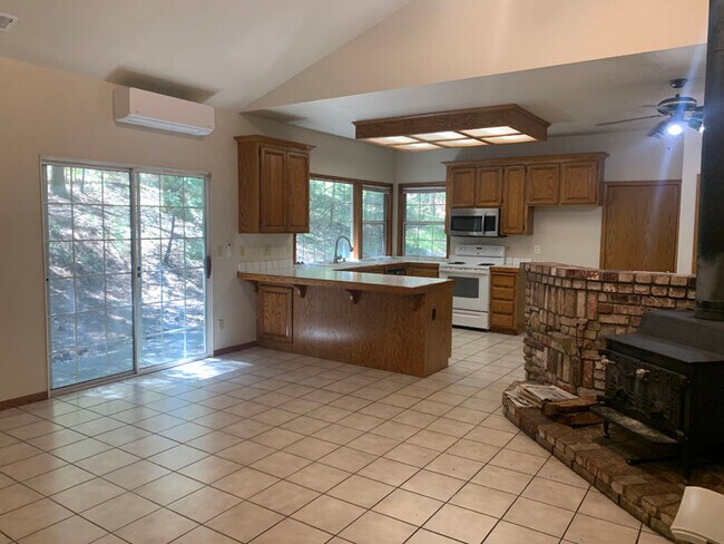 Building Photo - 5301 Starkes Grade Rd