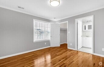 Building Photo - 611 Meadow St