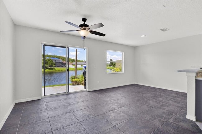 Foto del edificio - 540 Cresting Oak Cir