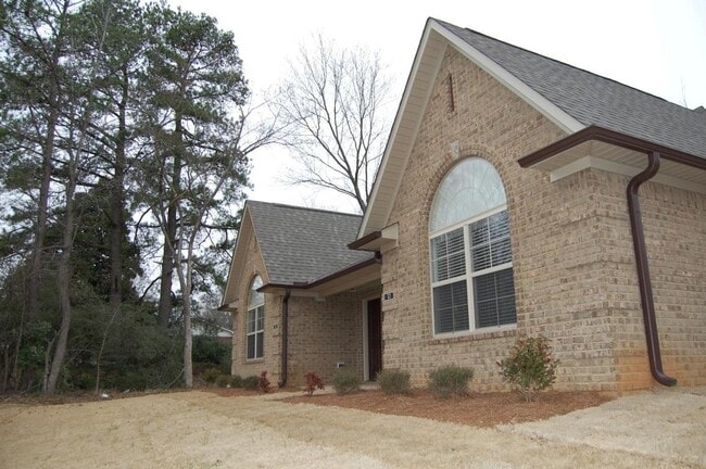Building Photo - 25 Moss Woods Cove