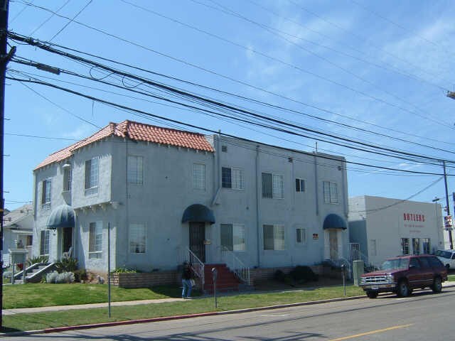 Building Photo - 402 Church Ave