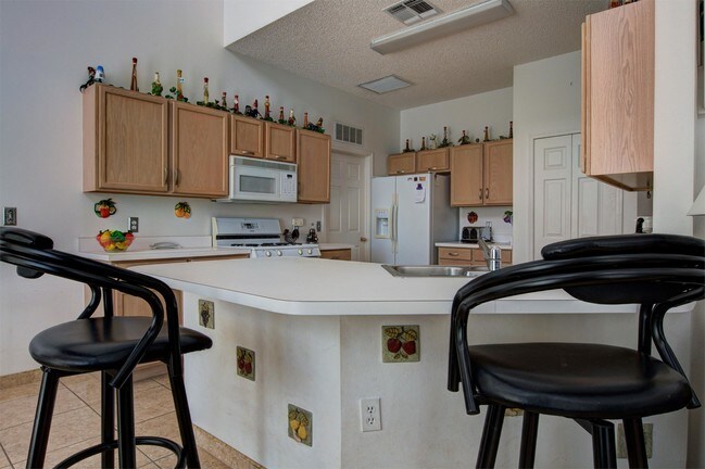 Foto del edificio - 2511 Jasmine Trace Dr