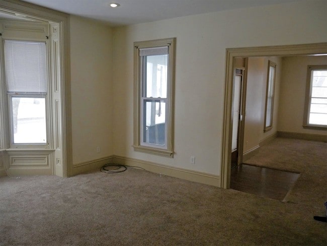 Building Photo - 33 Christiana St