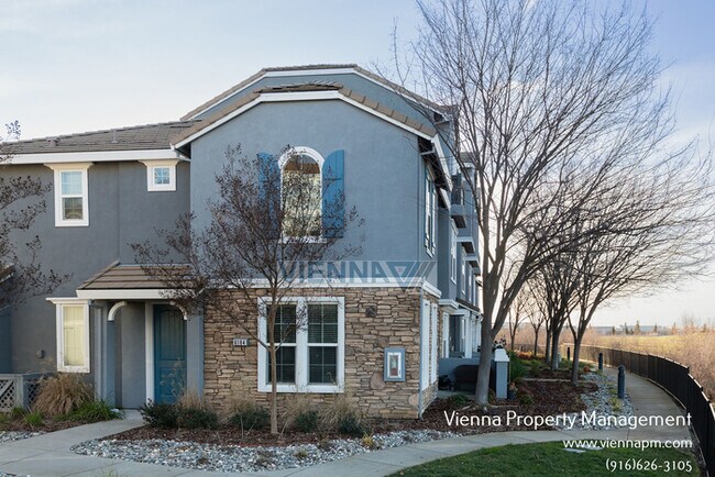 Foto del edificio - 6184 Lonetree Blvd