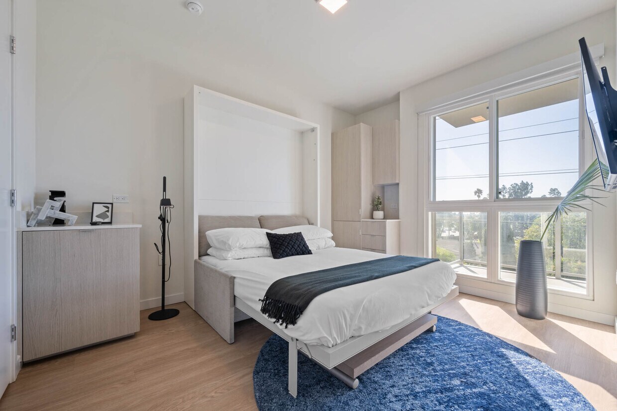 Foto principal - 5875 1/4 Interceptor St.-Prestige Suite 40...