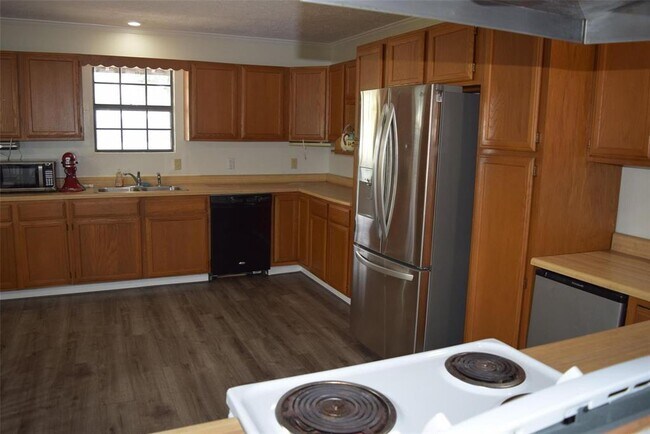 Building Photo - 500 Highcrest Dr