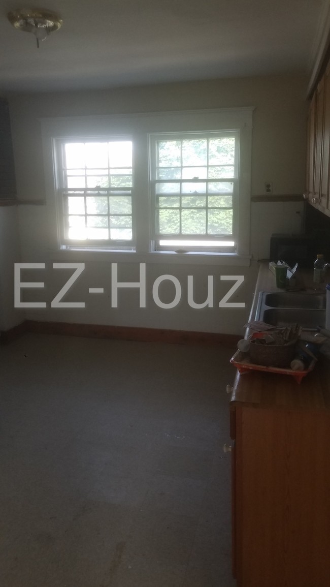 Building Photo - Beautiful 4 bedroom 1 bath remodeled house