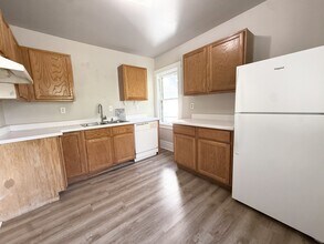 Building Photo - 201 N Pinckney St