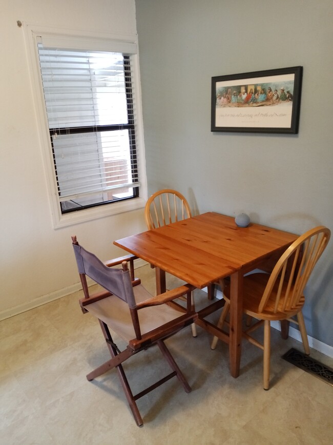 Dining Rm - 360 SE Richland Ave