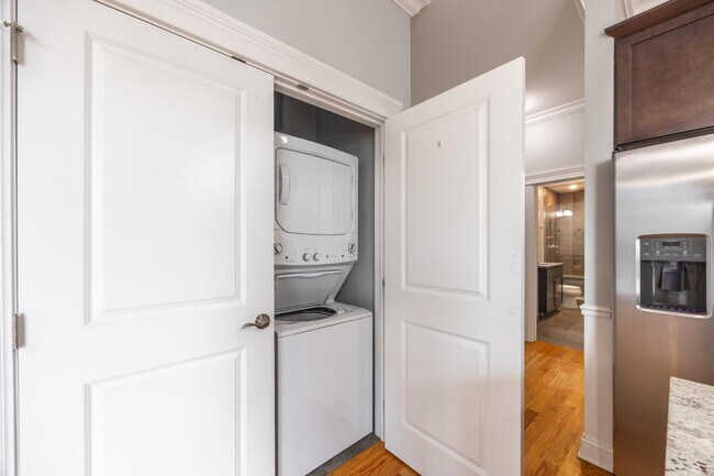 Foto del edificio - 520 N Western Ave