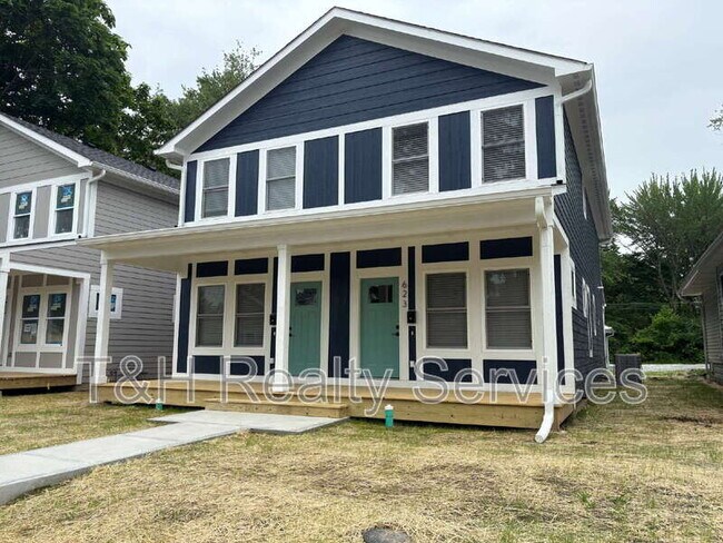 Building Photo - 623 W 39th St