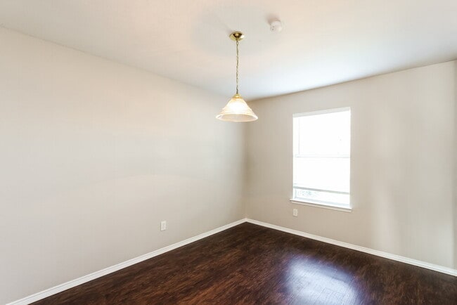 Building Photo - 2720 Murphy Dr