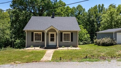 Building Photo - 822 Cardinal Pl SW