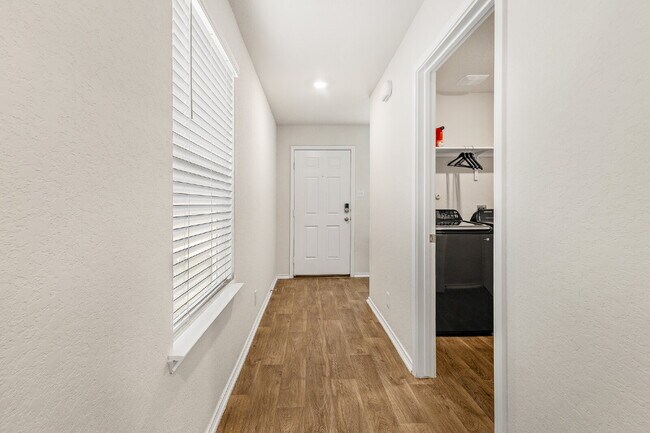 Building Photo - 6430 Greensleeves