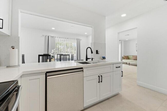 Foto del edificio - 245 Sandpiper Ave