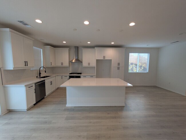 Foto del edificio - Brand New Home in a Resort-Style Gated Com...