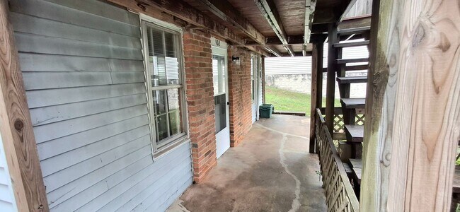 Building Photo - 102 E Hummelstown St